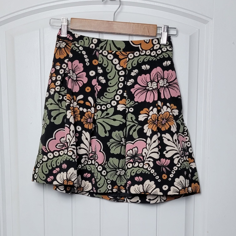 H&M Black Floral Zip Up Mini Skirt